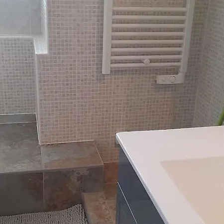 Apartment Privee Dans Un Pour 1 Personne *